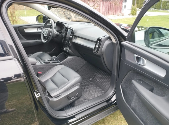 Volvo XC 40 cena 126000 przebieg: 34000, rok produkcji 2020 z Sandomierz małe 137